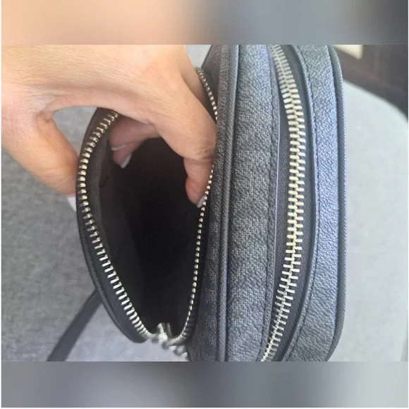 Michael Kors Jet Set Medium Flight Crossbody with silver hardware EUC - Picture 4 of 10